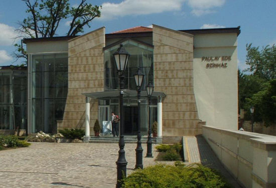 01 -- A konferenciának helyt adó Paulay Ede színház