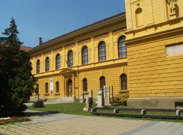 01 -- A szekszárdi Wosinsky Mór Megyei Múzeum épülete_resize