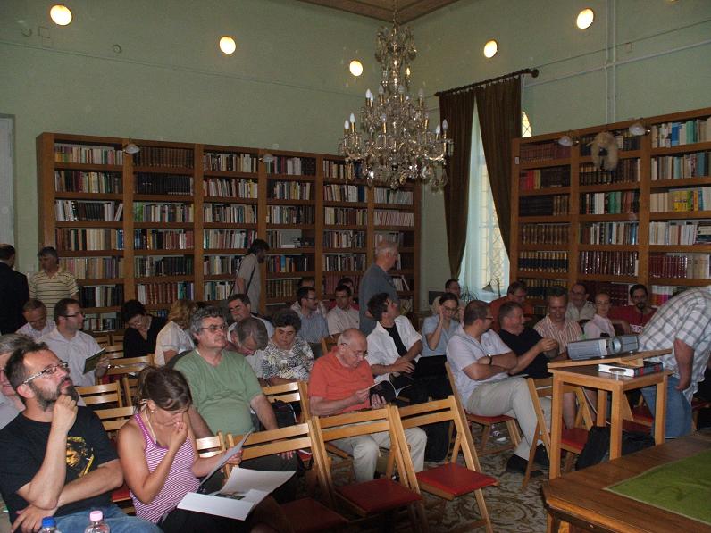 04 -- Az első napon a múzeumi könyvtárteremben rendezkedtünk be