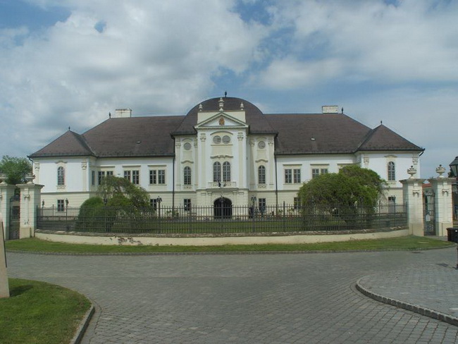 A konferencia székhelyét a Kubinyi Ferenc Múzeum adta