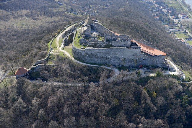 Légifelvétel a várról É-i irányból (forrás Civertan Bt.)
